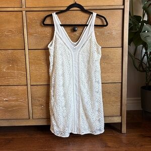 NWT WOMEN ABERCROMBIE & FITCH A&F WHITE V NECK SLEEVELESS EMBROIDERD DRESS